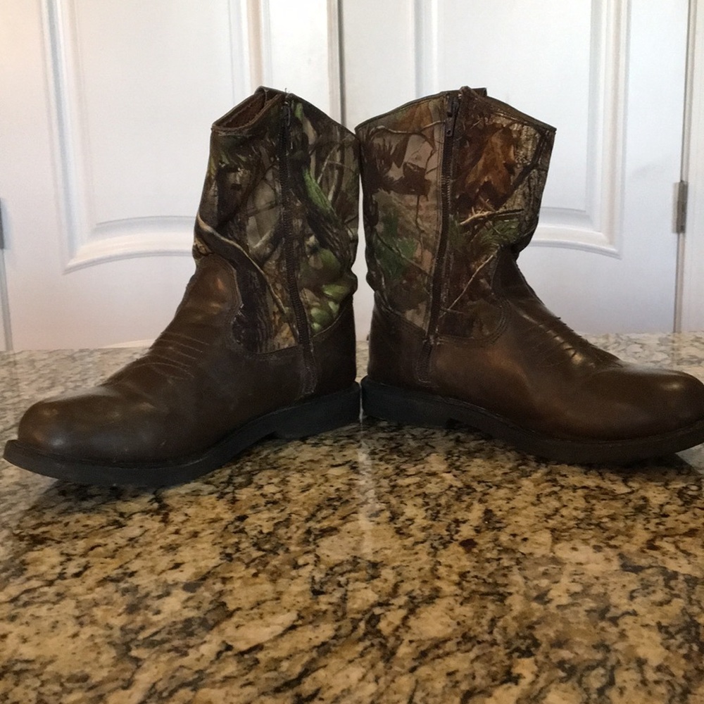 Boys camo boots